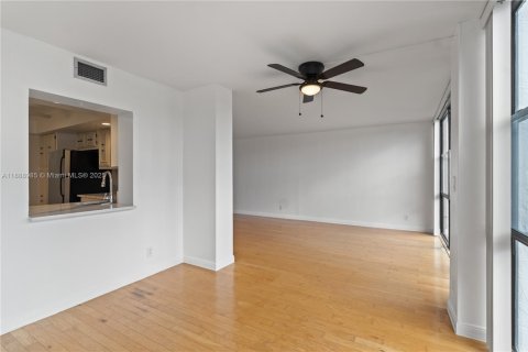 Copropriété à louer à Hallandale Beach, Floride: 1 chambre, 99.87 m2 № 1939139 - photo 9
