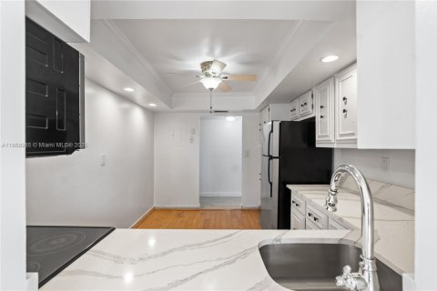 Copropriété à louer à Hallandale Beach, Floride: 1 chambre, 99.87 m2 № 1939139 - photo 10
