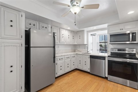 Copropriété à louer à Hallandale Beach, Floride: 1 chambre, 99.87 m2 № 1939139 - photo 11