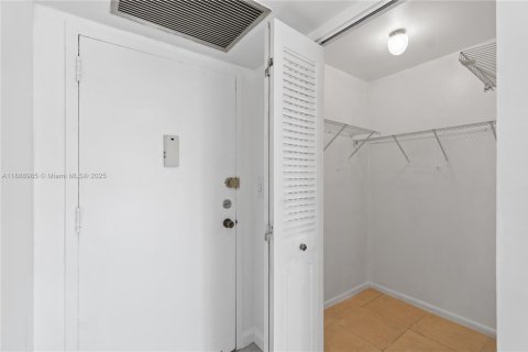 Copropriété à louer à Hallandale Beach, Floride: 1 chambre, 99.87 m2 № 1939139 - photo 14