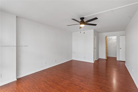Copropriété à louer à Hallandale Beach, Floride: 1 chambre, 99.87 m2 № 1939139 - photo 19