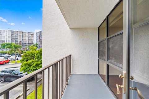 Copropriété à louer à Hallandale Beach, Floride: 1 chambre, 99.87 m2 № 1939139 - photo 23