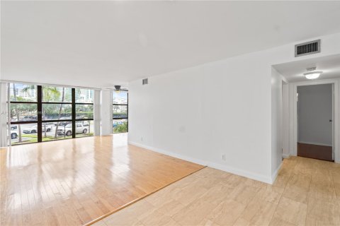 Copropriété à louer à Hallandale Beach, Floride: 1 chambre, 99.87 m2 № 1939139 - photo 3