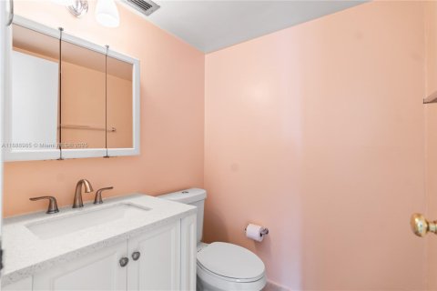 Copropriété à louer à Hallandale Beach, Floride: 1 chambre, 99.87 m2 № 1939139 - photo 15