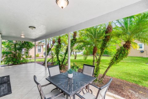 Casa en venta en Boca Raton, Florida, 5 dormitorios, 268.49 m2 № 2246303 - foto 30