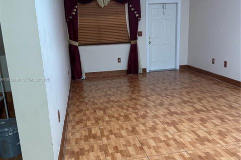 Condominio en alquiler en Doral, Florida, 2 dormitorios, 76.55 m2 № 1976511 - foto 2