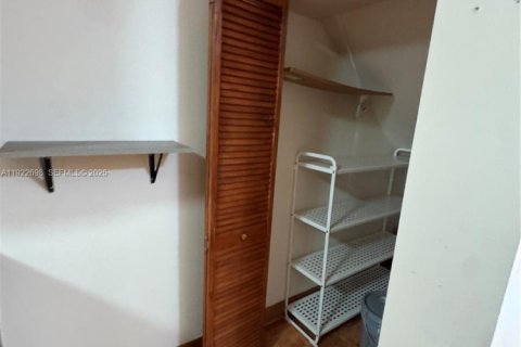 Condominio en alquiler en Doral, Florida, 2 dormitorios, 76.55 m2 № 1976511 - foto 5