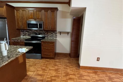 Condominio en alquiler en Doral, Florida, 2 dormitorios, 76.55 m2 № 1976511 - foto 7