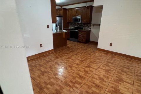 Condominio en alquiler en Doral, Florida, 2 dormitorios, 76.55 m2 № 1976511 - foto 10