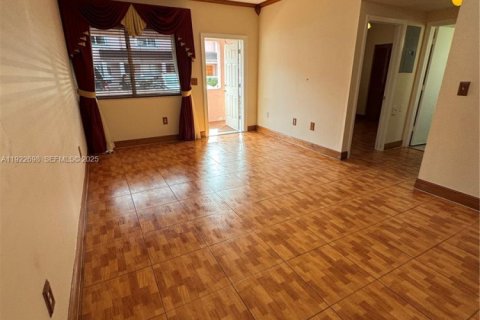 Condominio en alquiler en Doral, Florida, 2 dormitorios, 76.55 m2 № 1976511 - foto 4