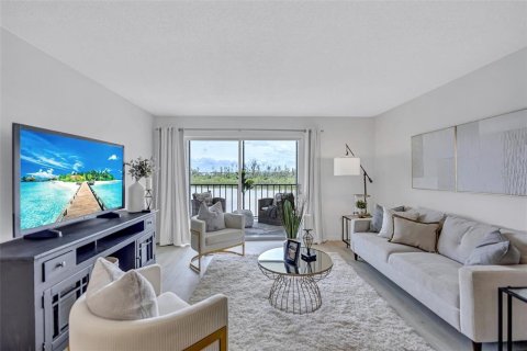 Condo in Sarasota, Florida, 2 bedrooms  № 1913727 - photo 16