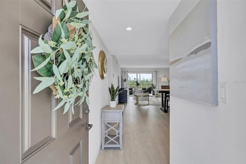 Condo in Sarasota, Florida, 2 bedrooms  № 1913727 - photo 6