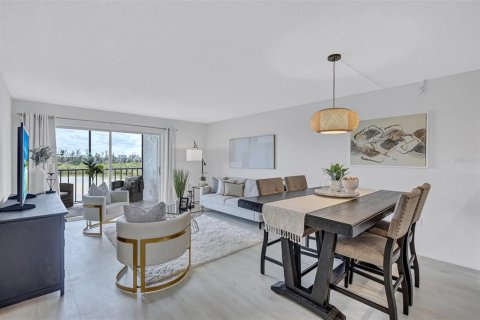 Condo in Sarasota, Florida, 2 bedrooms  № 1913727 - photo 15