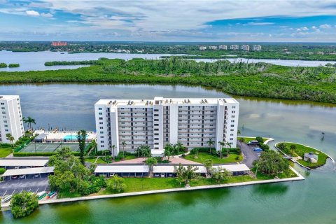 Condo in Sarasota, Florida, 2 bedrooms  № 1913727 - photo 4