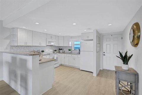 Condo in Sarasota, Florida, 2 bedrooms  № 1913727 - photo 7
