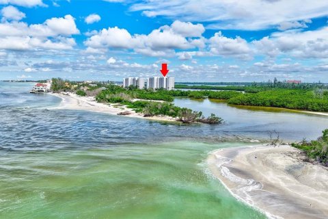 Condo in Sarasota, Florida, 2 bedrooms  № 1913727 - photo 1