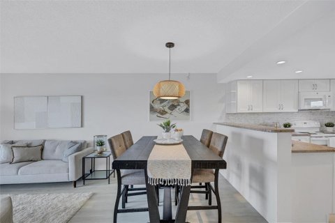 Condo in Sarasota, Florida, 2 bedrooms  № 1913727 - photo 14