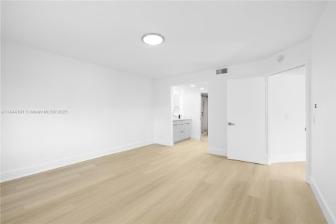 Copropriété à vendre à Pembroke Pines, Floride: 2 chambres, 140 m2 № 1840887 - photo 13