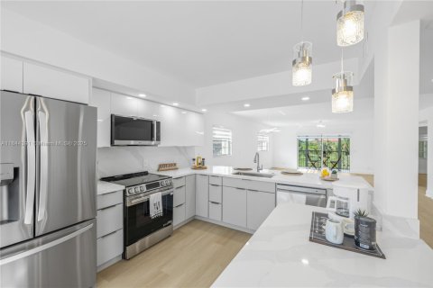 Copropriété à vendre à Pembroke Pines, Floride: 2 chambres, 140 m2 № 1840887 - photo 1