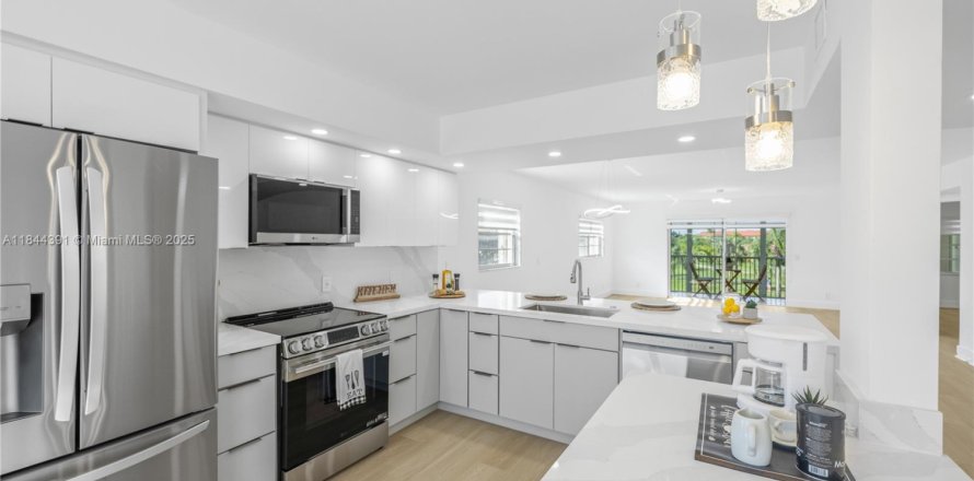 Condo à Pembroke Pines, Floride, 2 chambres  № 1840887