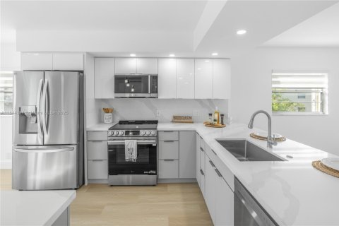 Copropriété à vendre à Pembroke Pines, Floride: 2 chambres, 140 m2 № 1840887 - photo 3