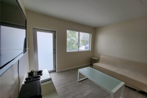 Condo in Miami Beach, Florida, 1 bedroom  № 1957194 - photo 23