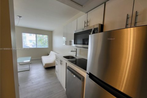 Condo in Miami Beach, Florida, 1 bedroom  № 1957194 - photo 10