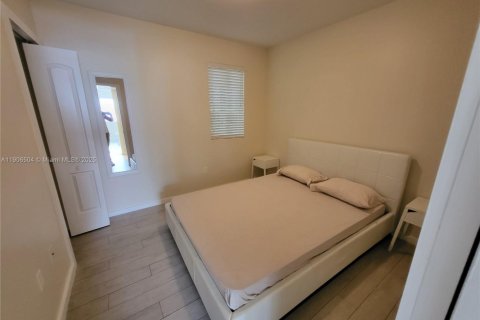 Condo in Miami Beach, Florida, 1 bedroom  № 1957194 - photo 15