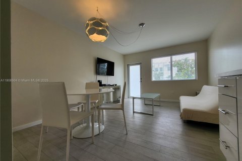 Condo in Miami Beach, Florida, 1 bedroom  № 1957194 - photo 22