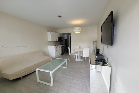 Condo in Miami Beach, Florida, 1 bedroom  № 1957194 - photo 2