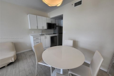 Condo in Miami Beach, Florida, 1 bedroom  № 1957194 - photo 24