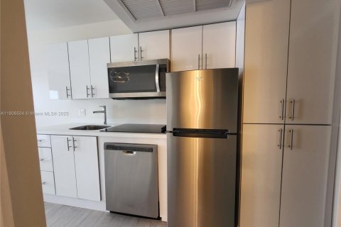 Condo in Miami Beach, Florida, 1 bedroom  № 1957194 - photo 18