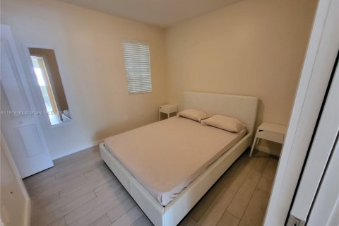 Condo in Miami Beach, Florida, 1 bedroom  № 1957194 - photo 16