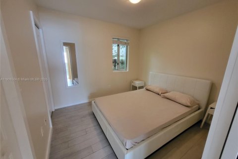 Condo in Miami Beach, Florida, 1 bedroom  № 1957194 - photo 11