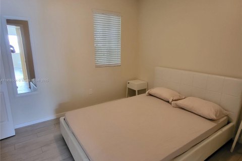 Condo in Miami Beach, Florida, 1 bedroom  № 1957194 - photo 14