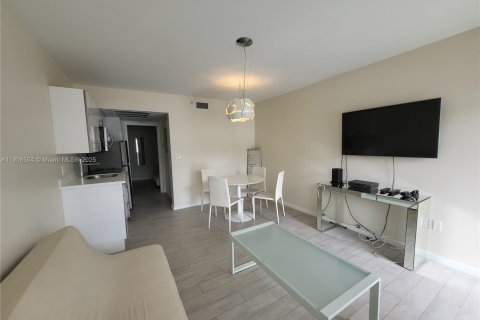 Condo in Miami Beach, Florida, 1 bedroom  № 1957194 - photo 3