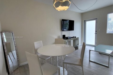 Condo in Miami Beach, Florida, 1 bedroom  № 1957194 - photo 21
