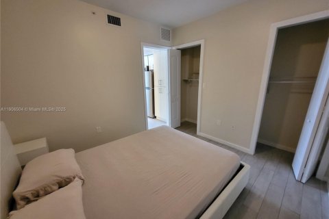Condo in Miami Beach, Florida, 1 bedroom  № 1957194 - photo 12
