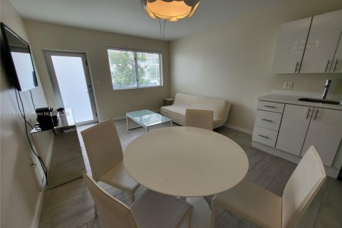 Condo in Miami Beach, Florida, 1 bedroom  № 1957194 - photo 25