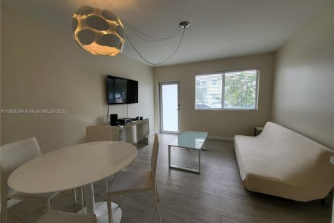 Condo in Miami Beach, Florida, 1 bedroom  № 1957194 - photo 7