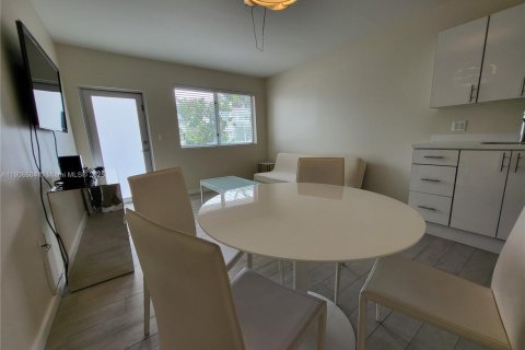 Condo in Miami Beach, Florida, 1 bedroom  № 1957194 - photo 26