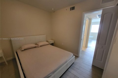 Condo in Miami Beach, Florida, 1 bedroom  № 1957194 - photo 13