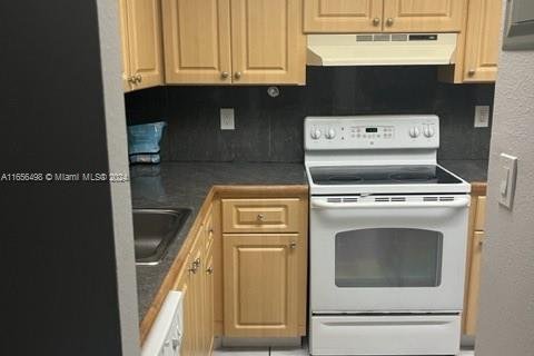 Condo in Miami, Florida, 1 bedroom  № 1874441 - photo 6