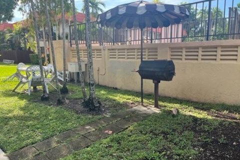 Condo in Miami, Florida, 1 bedroom  № 1874441 - photo 11