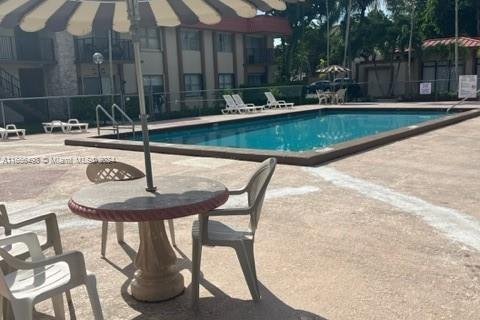 Condo in Miami, Florida, 1 bedroom  № 1874441 - photo 13