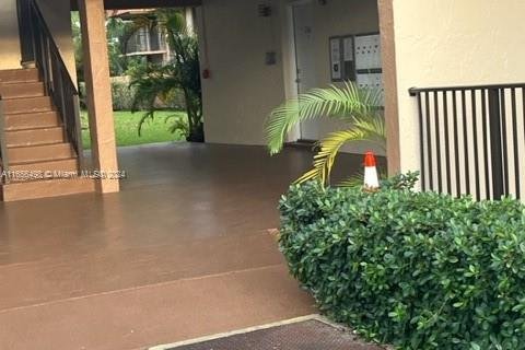 Condo in Miami, Florida, 1 bedroom  № 1874441 - photo 3