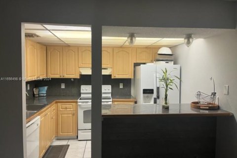 Condo in Miami, Florida, 1 bedroom  № 1874441 - photo 7