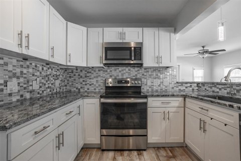 Casa en alquiler en Tampa, Florida, 3 dormitorios, 165.64 m2 № 1905360 - foto 11