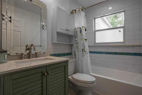House in Tampa, Florida 3 bedrooms, 165.64 sq.m. № 1905360 - photo 29