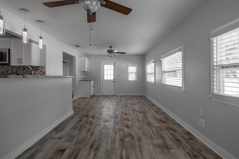 Casa en alquiler en Tampa, Florida, 3 dormitorios, 165.64 m2 № 1905360 - foto 6
